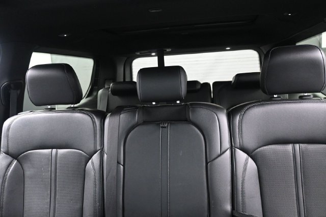 Used 2023 Jeep Wagoneer 4WD w/ Premium Group I image 16