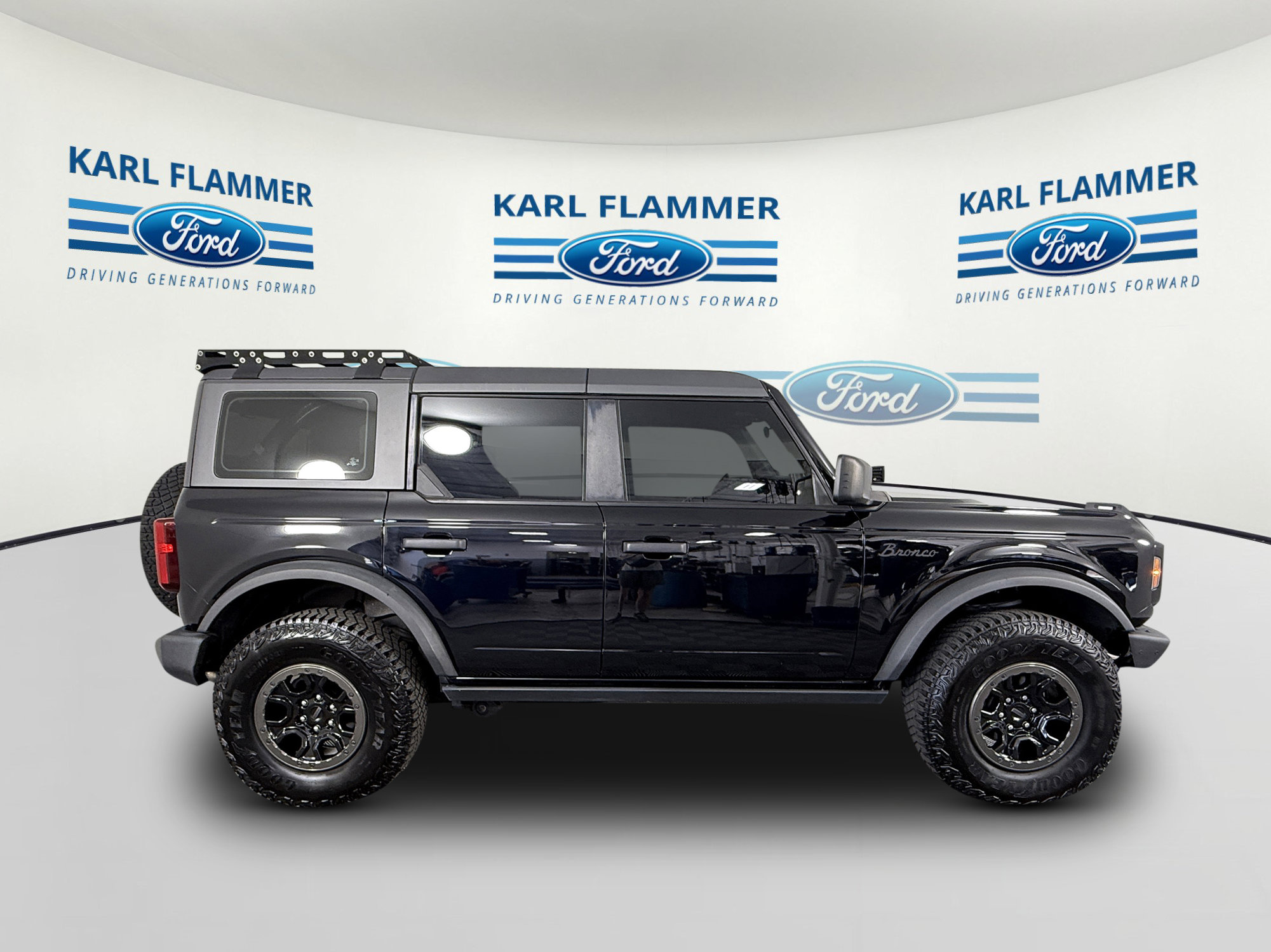 Certified 2023 Ford Bronco 4-Door AWD/4WD image 2