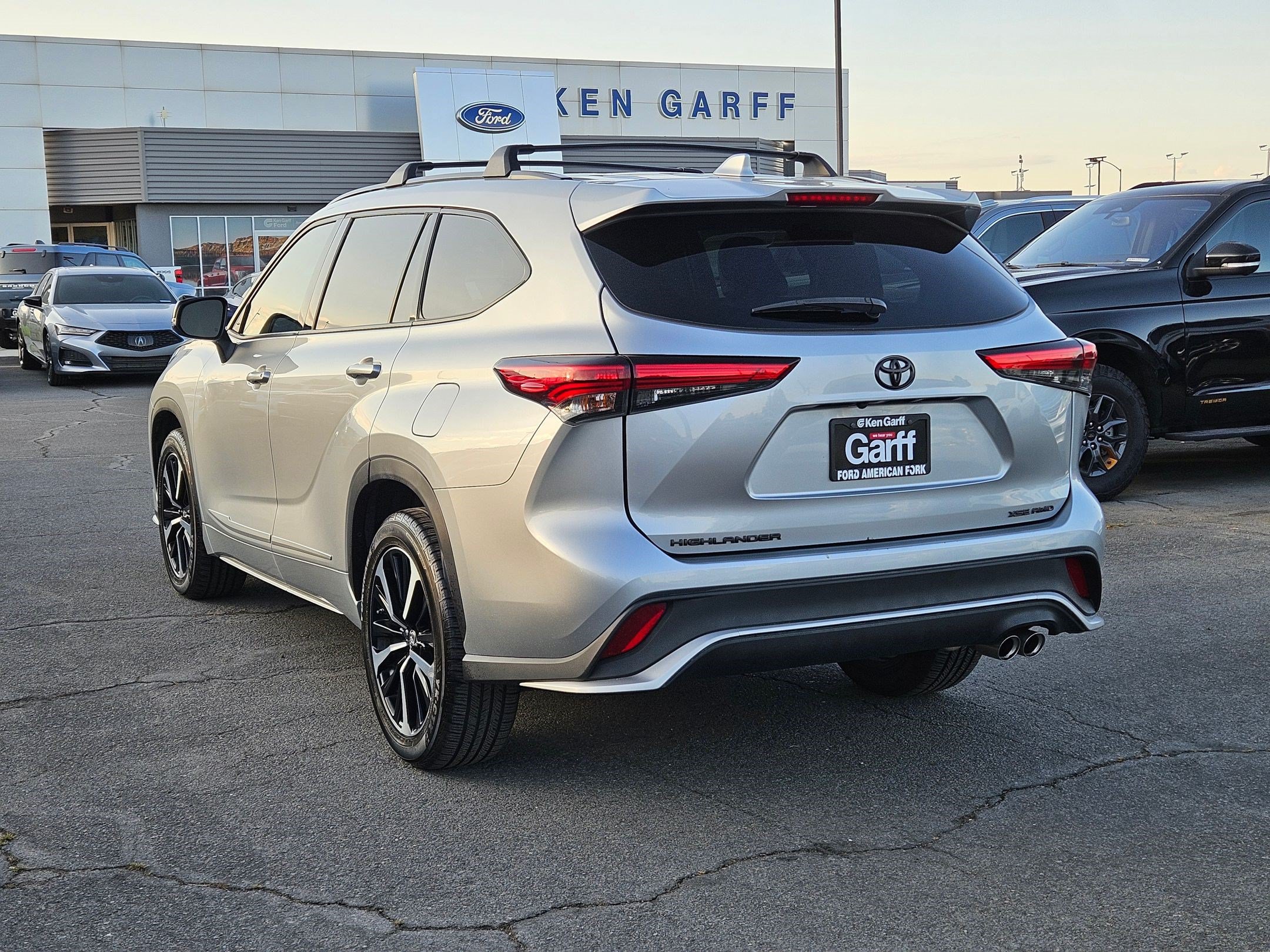 Used 2022 Toyota Highlander XSE AWD/4WD image 9