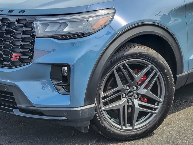 Certified 2026 Ford Explorer ST AWD/4WD image 4