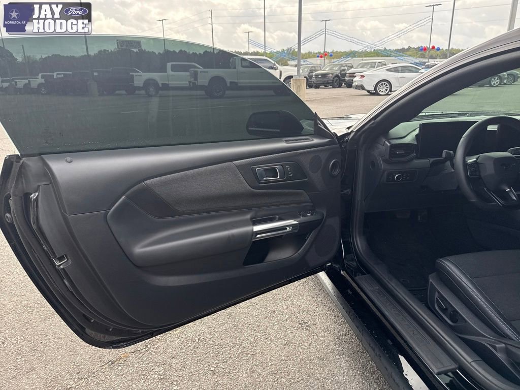 Certified 2025 Ford Mustang Coupe RWD image 10