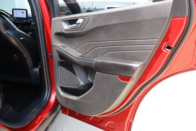 Certified 2025 Ford Escape ST-Line Select AWD/4WD image 31