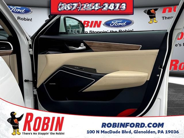 Used 2017 Kia Cadenza Premium w/ Luxury Package FWD image 27