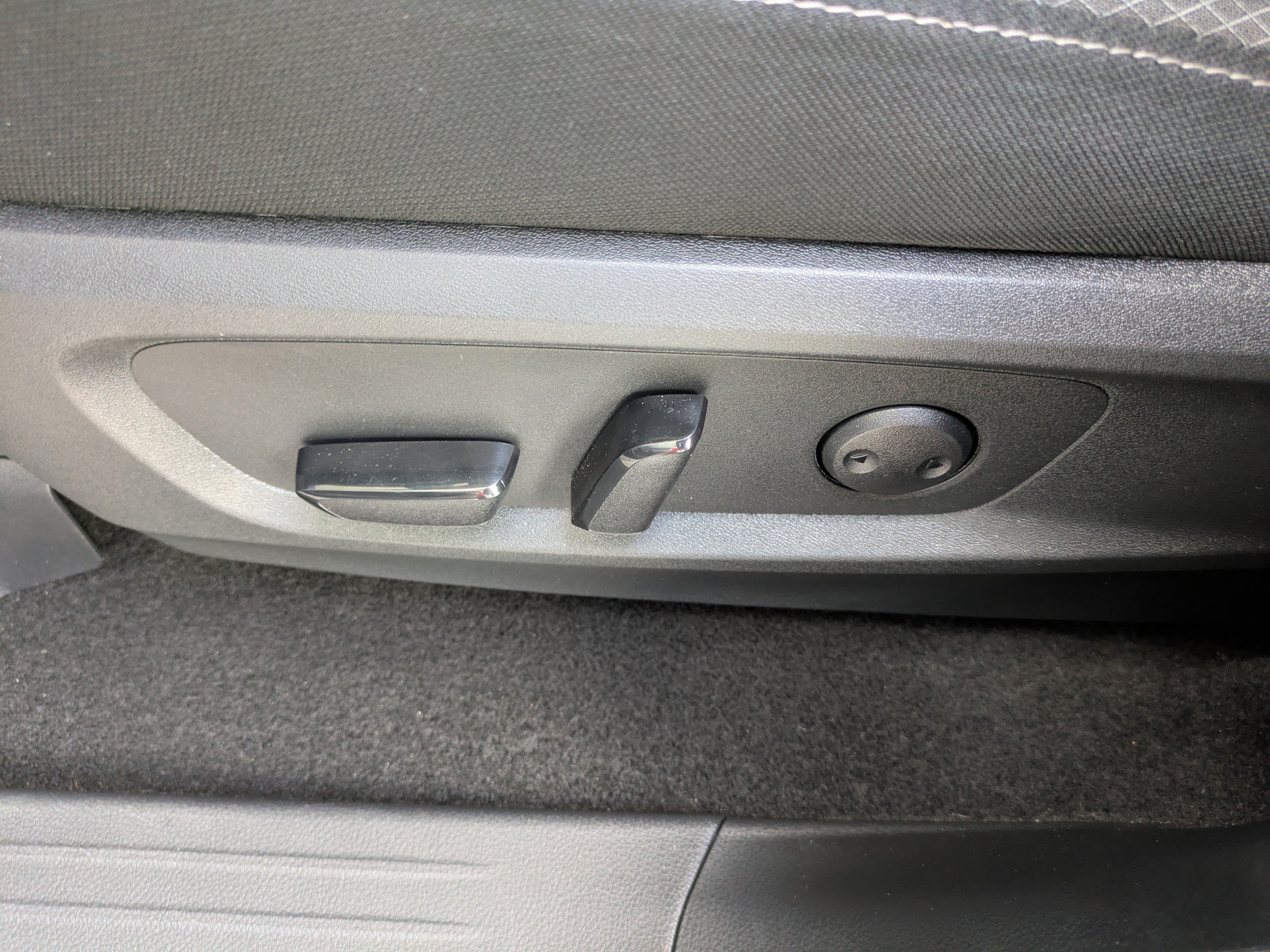 Used 2025 Nissan Pathfinder SV AWD/4WD image 23