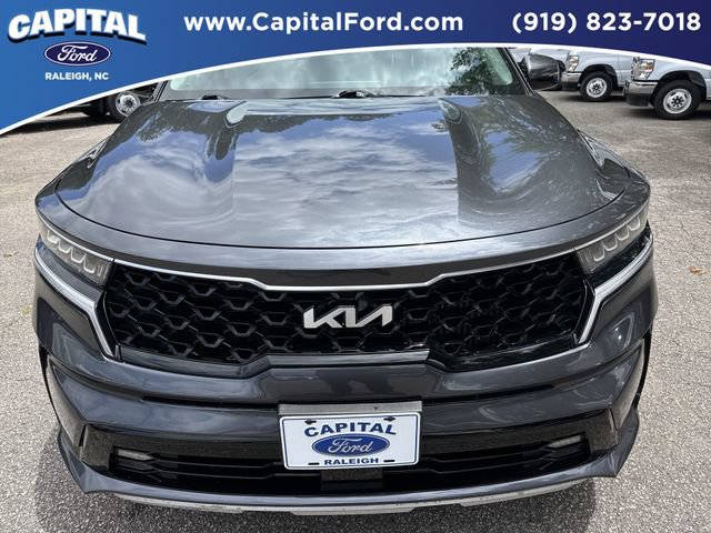 Used 2022 Kia Sorento EX w/ Panoramic Sunroof Package FWD image 10