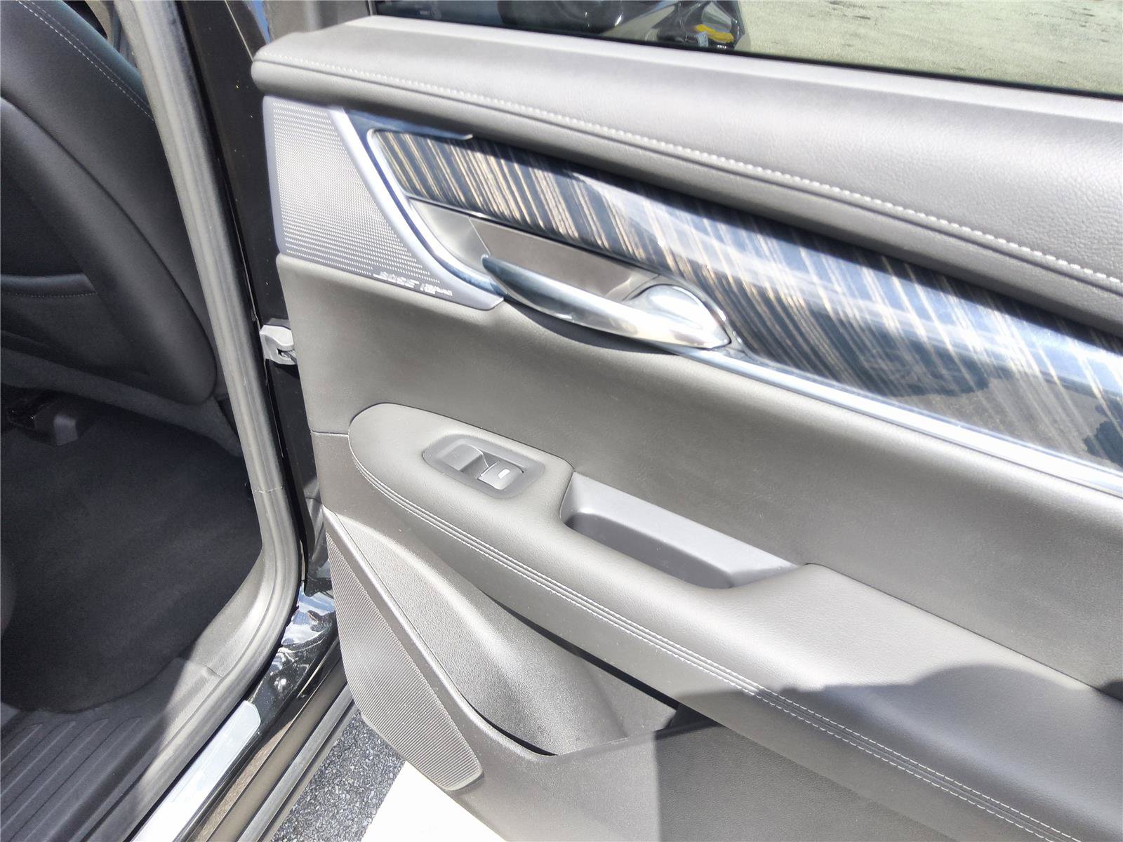 Used 2023 Cadillac XT6 Premium Luxury w/ Technology Package FWD image 25