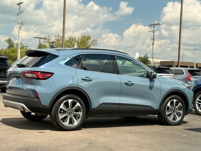 Certified 2024 Ford Escape Platinum w/ Premium Technology Package AWD/4WD image 32