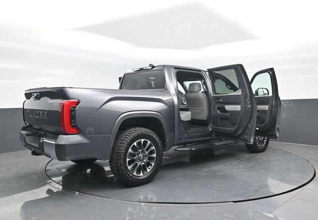 Used 2025 Toyota Tundra Limited AWD/4WD image 29