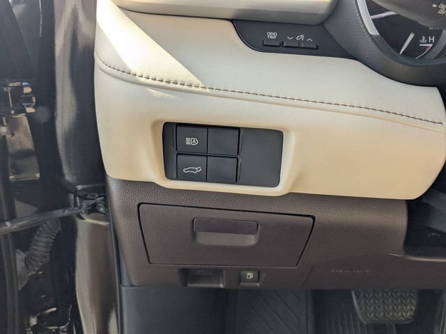 Used 2021 Toyota Highlander XLE AWD/4WD image 12