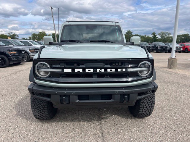 Certified 2022 Ford Bronco Outer Banks w/ Sasquatch Package AWD/4WD image 2