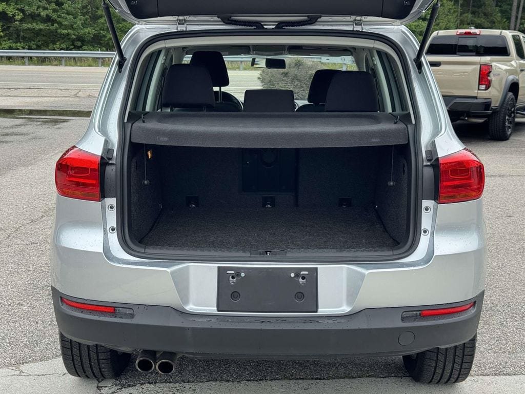 Used 2018 Volkswagen Tiguan Limited w/ Premium Package FWD image 16