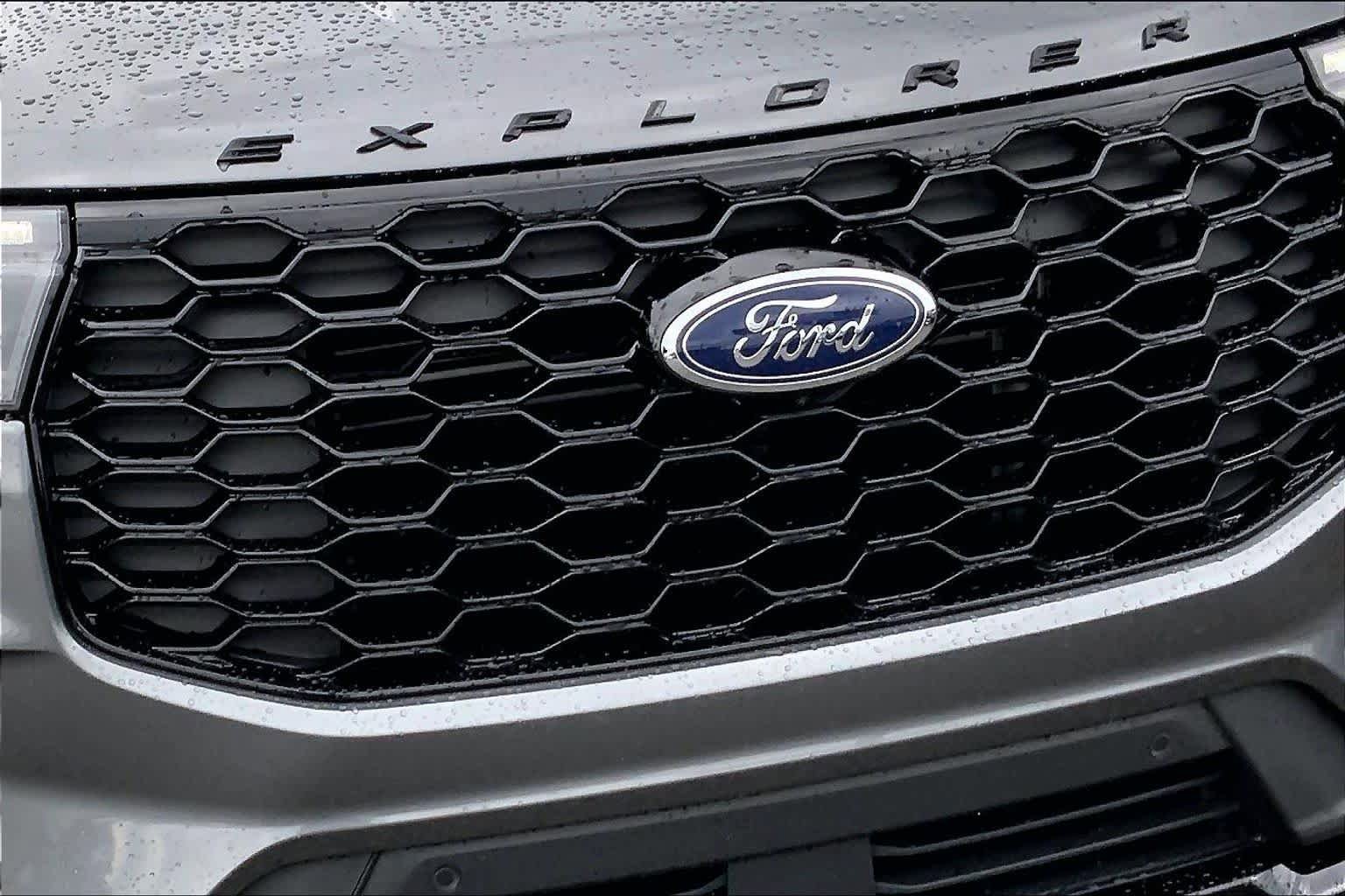 Certified 2025 Ford Explorer ST-Line w/ Premium Package RWD image 29
