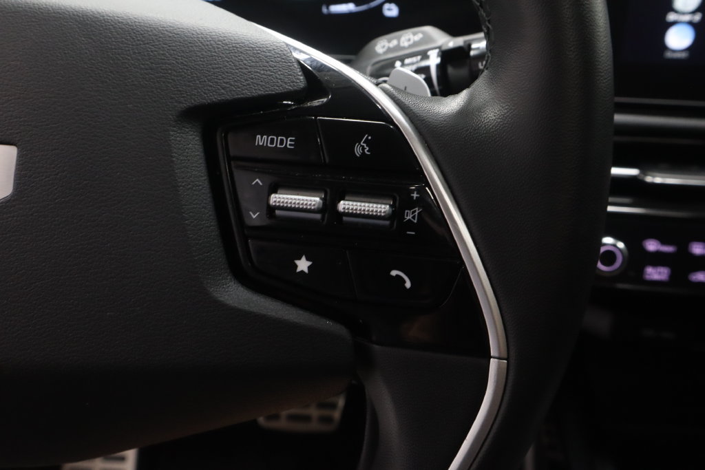 Used 2023 Kia Niro EX Touring FWD image 24