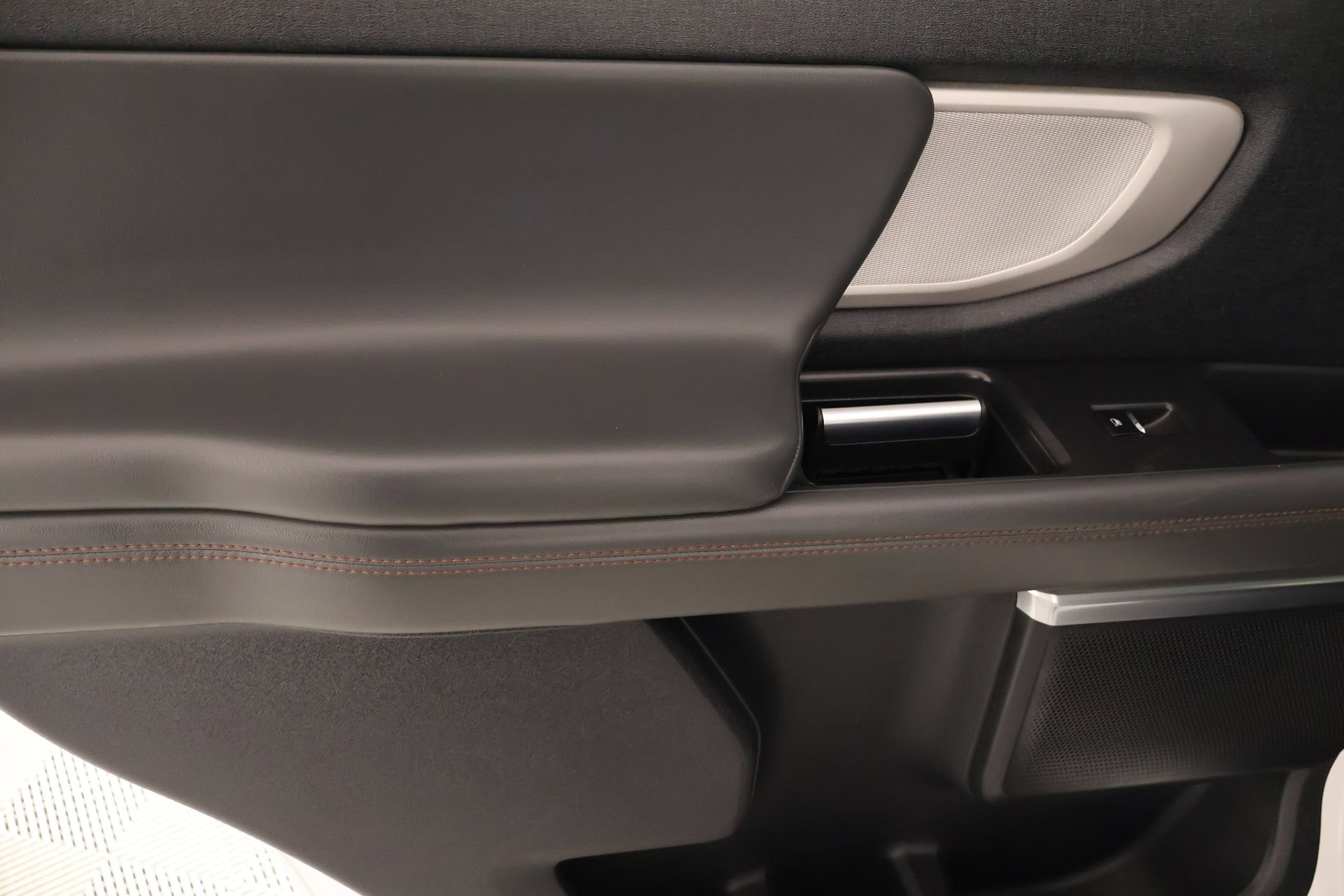 Certified 2025 Ford Expedition Active AWD/4WD image 19