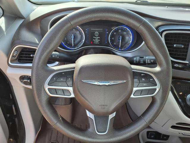 Used 2021 Chrysler Voyager Lxi image 10