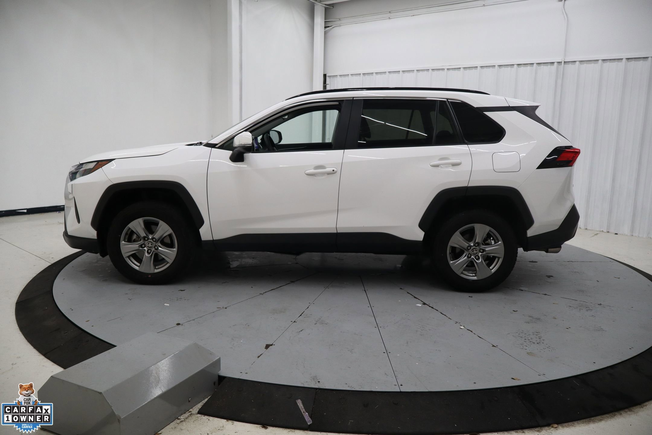 Used 2024 Toyota RAV4 XLE AWD/4WD image 9