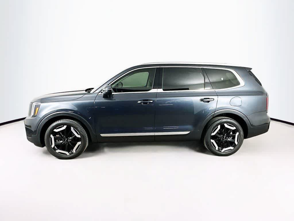 Used 2024 Kia Telluride EX w/ EX Captain's Chair Package FWD image 3