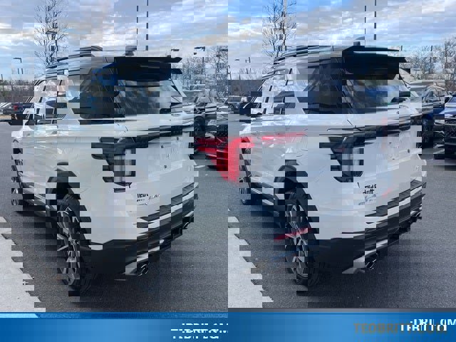 Certified 2025 Ford Explorer Platinum w/ Ultimate Package image 3