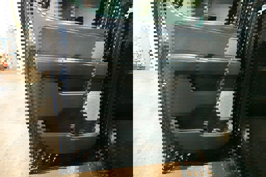 Certified 2025 Ford F350 Platinum w/ Tremor Off-Road Package AWD/4WD image 28