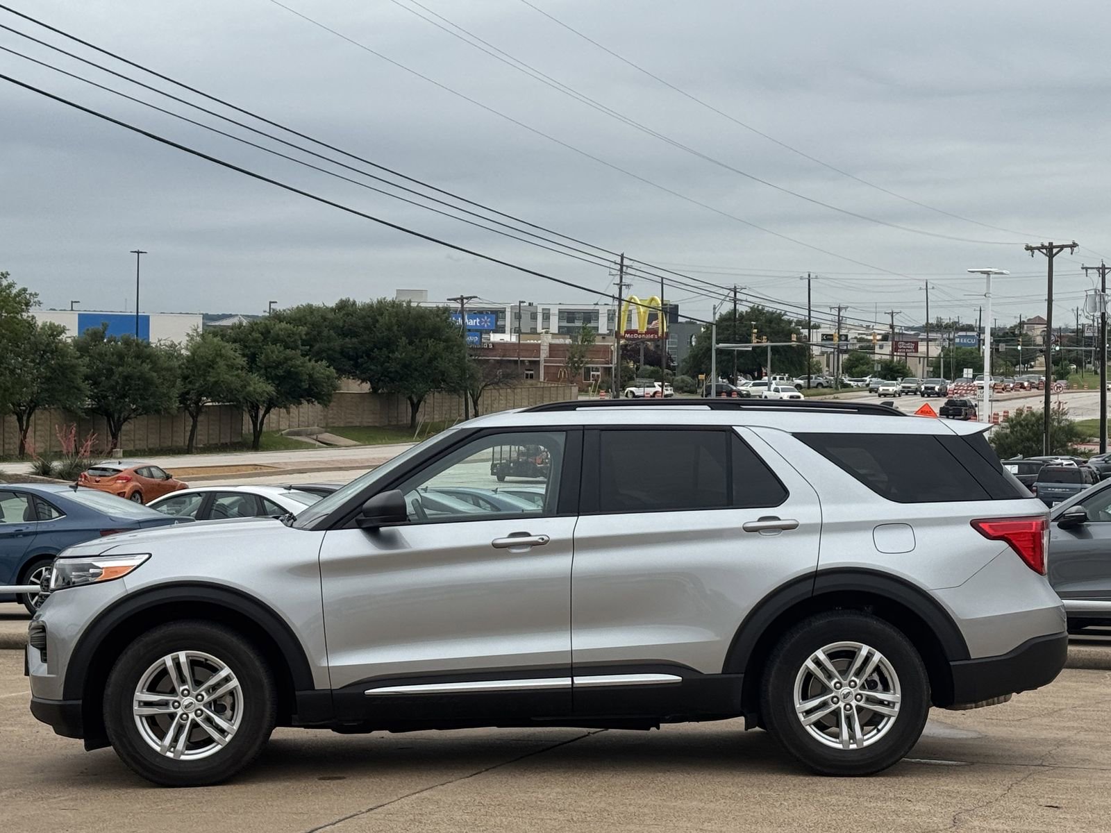 Certified 2023 Ford Explorer XLT RWD image 7