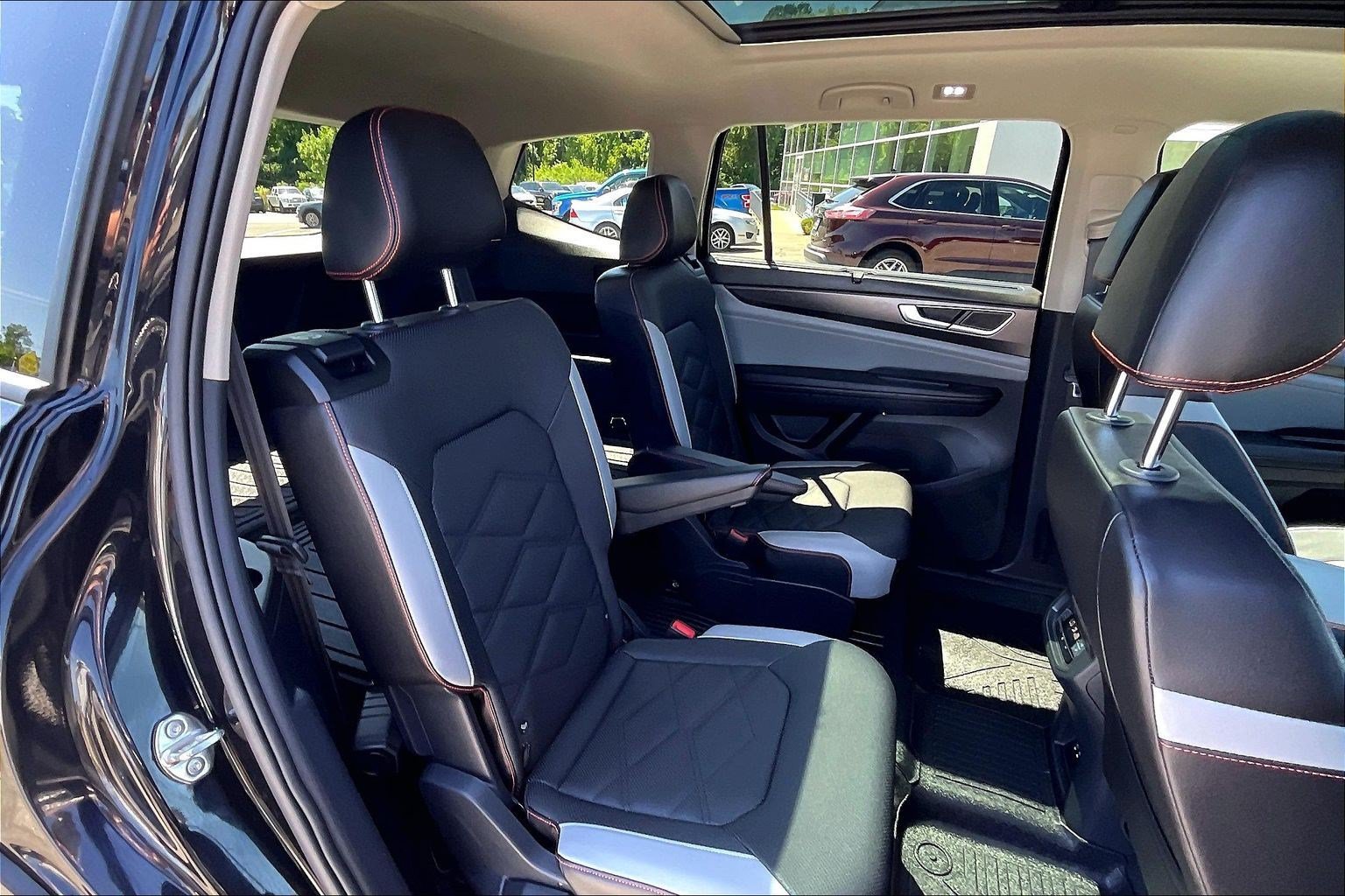 Used 2024 Volkswagen Atlas Peak Edition SEL AWD/4WD image 26