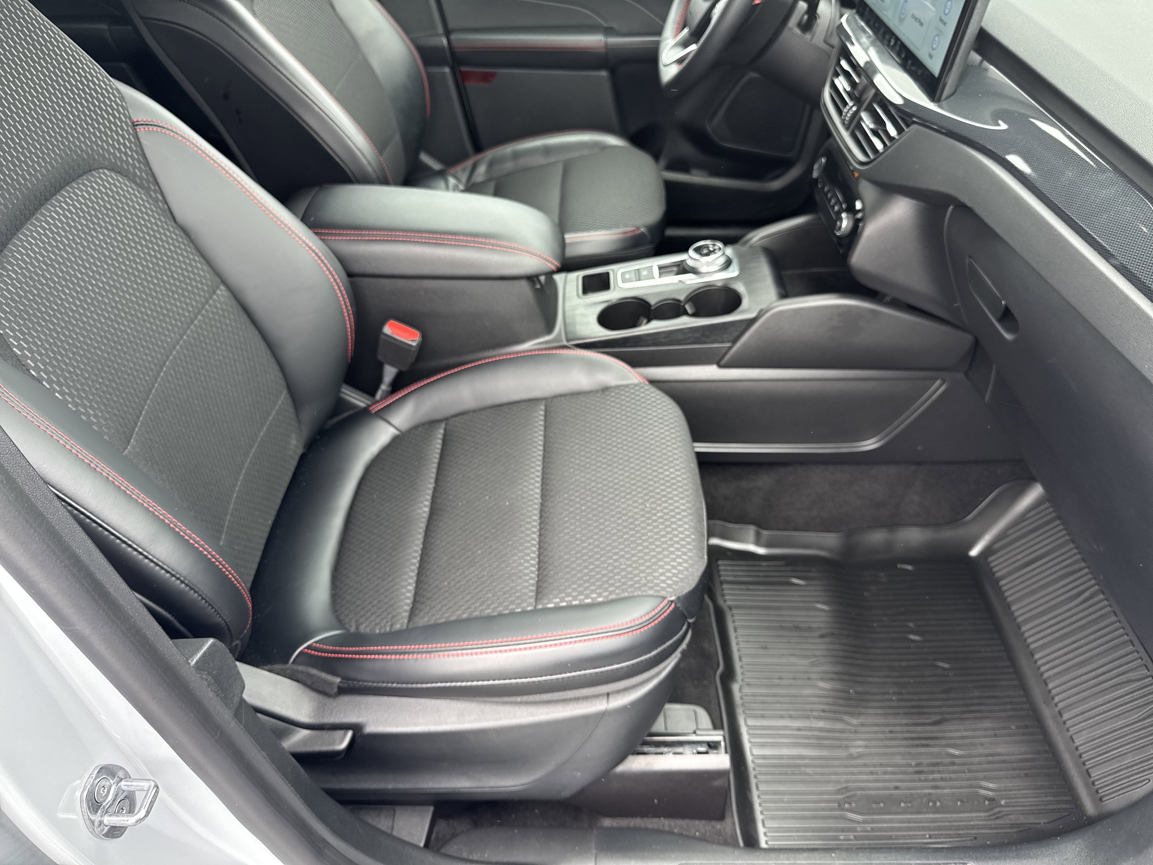 Certified 2025 Ford Escape ST-Line w/ Tech Pack #1 FWD image 16