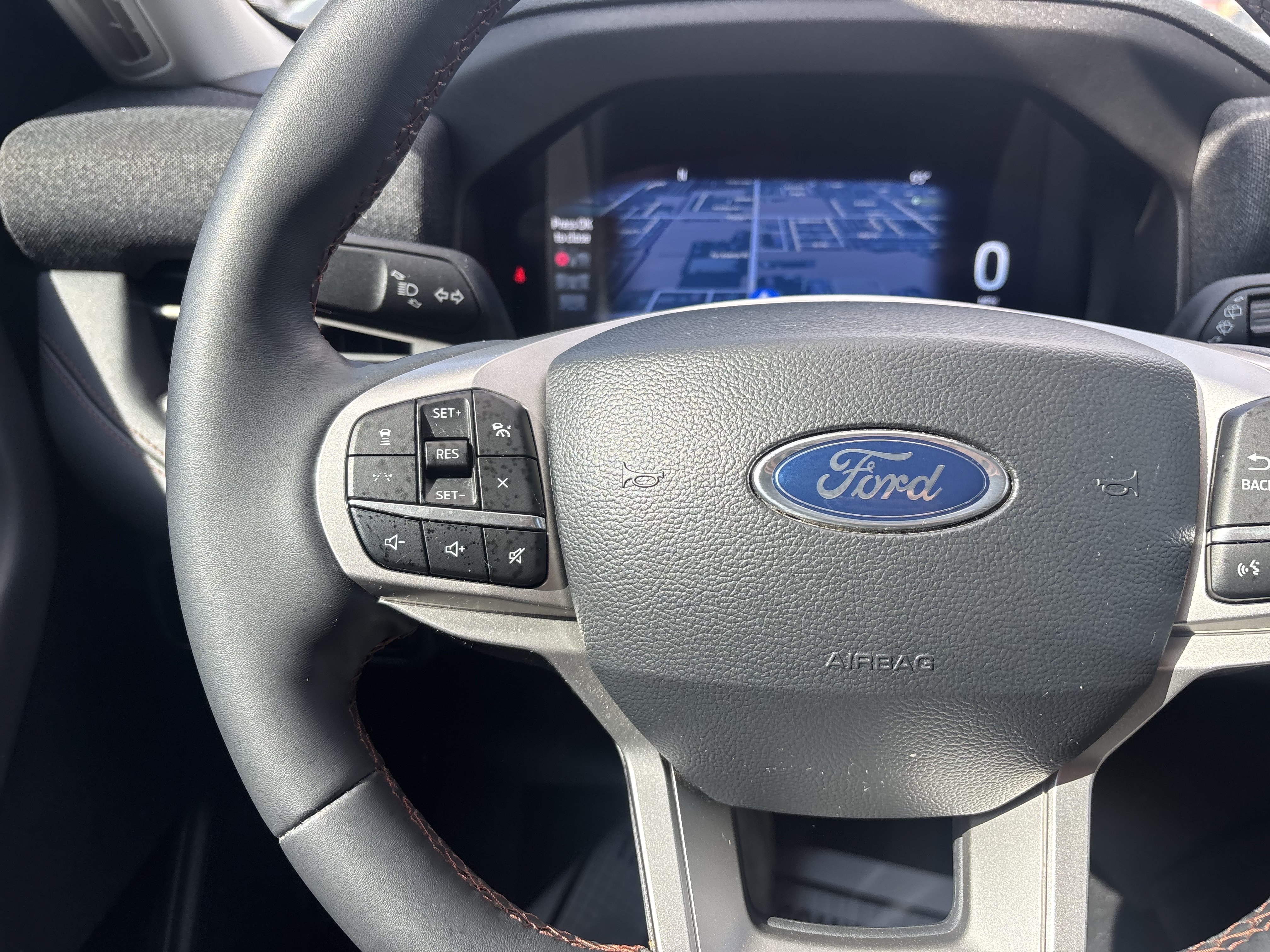 Certified 2025 Ford Explorer Active RWD image 30