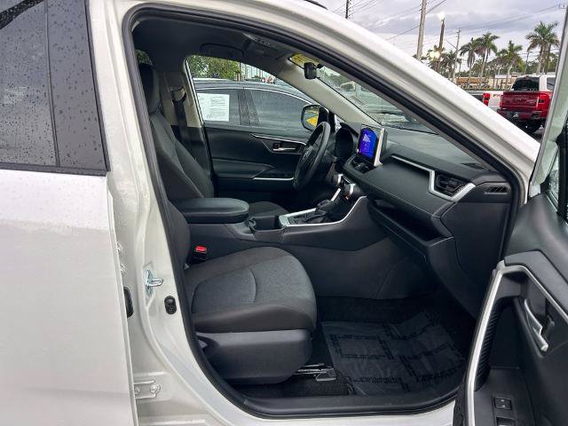 Used 2025 Toyota RAV4 XLE FWD image 39