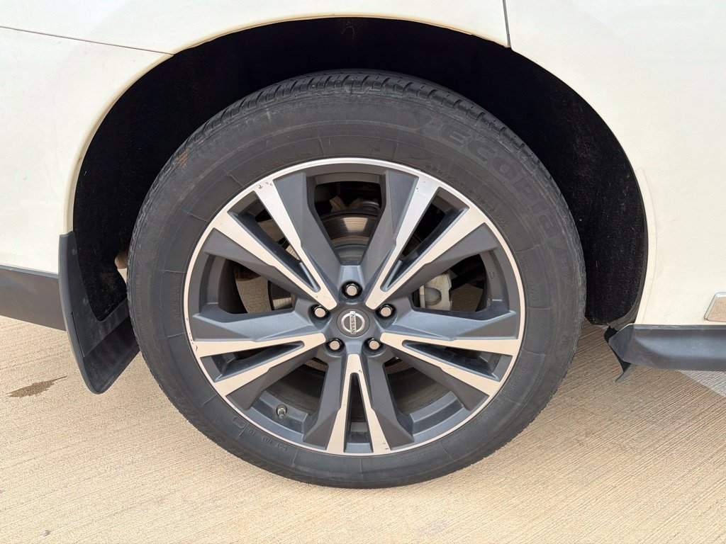 Used 2017 Nissan Pathfinder Platinum AWD/4WD image 12