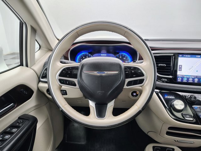 Used 2020 Chrysler Pacifica Limited FWD image 39