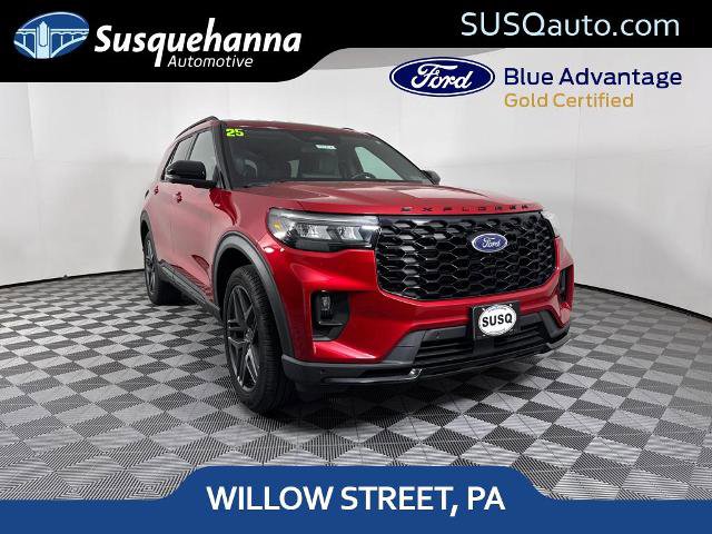 Certified 2025 Ford Explorer ST-Line w/ ST-Line Street Pack image 1