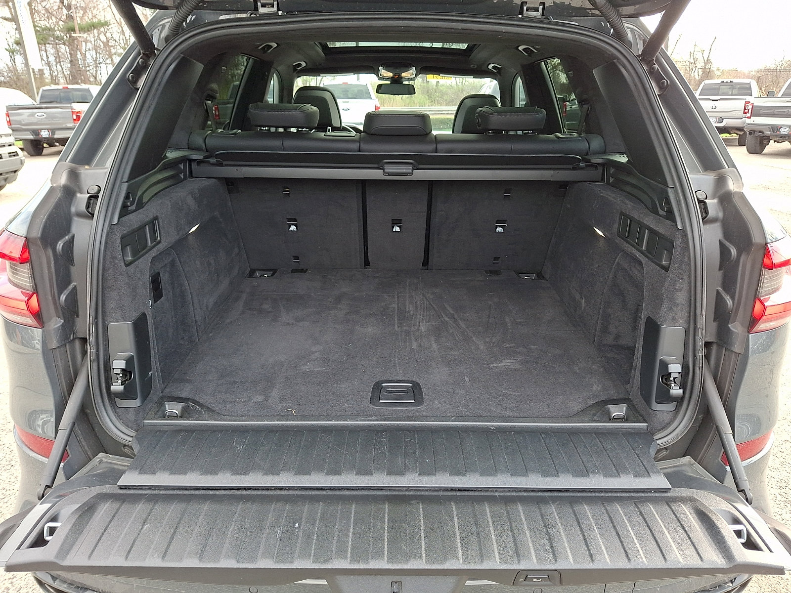 Used 2021 BMW X5 M50i w/ Executive Package image 34