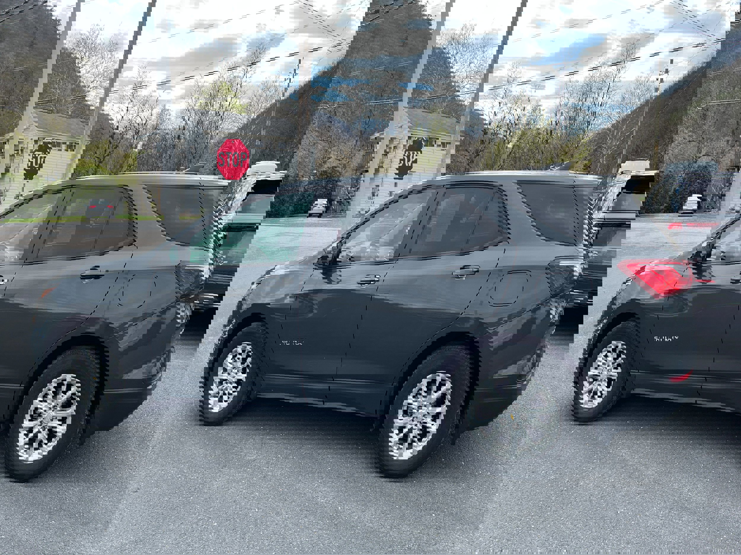 Used 2020 Chevrolet Equinox LS w/ LS Convenience Package image 3