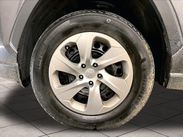 Used 2022 Toyota RAV4 LE AWD/4WD image 8
