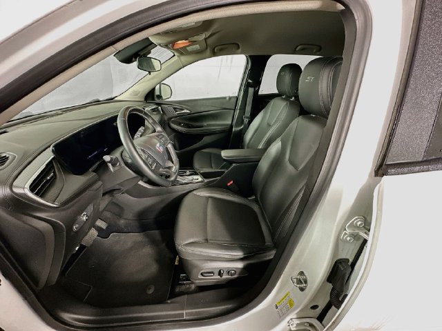 Used 2024 Buick Encore GX Sport Touring w/ Comfort Package FWD image 27