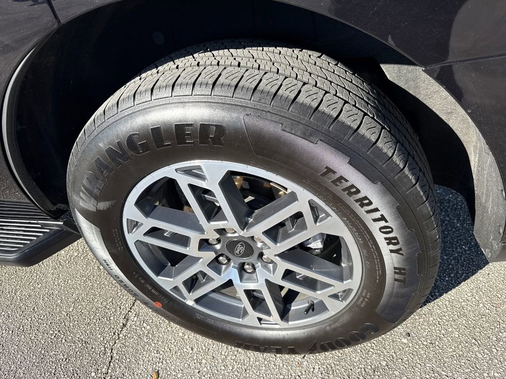 Certified 2025 Ford Expedition Active image 13