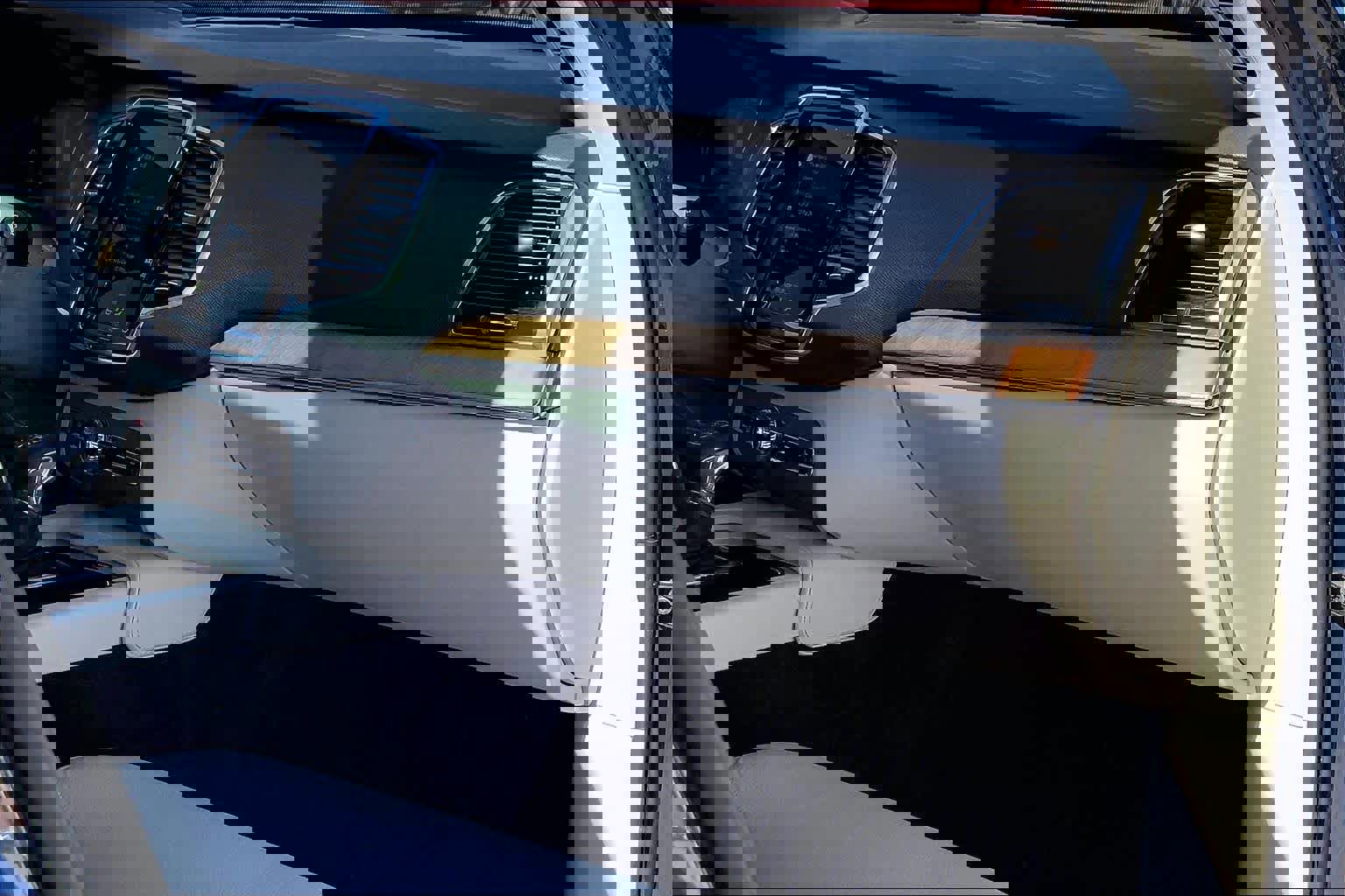 Used 2022 Volvo XC90 T6 Momentum w/ Advanced Package image 19