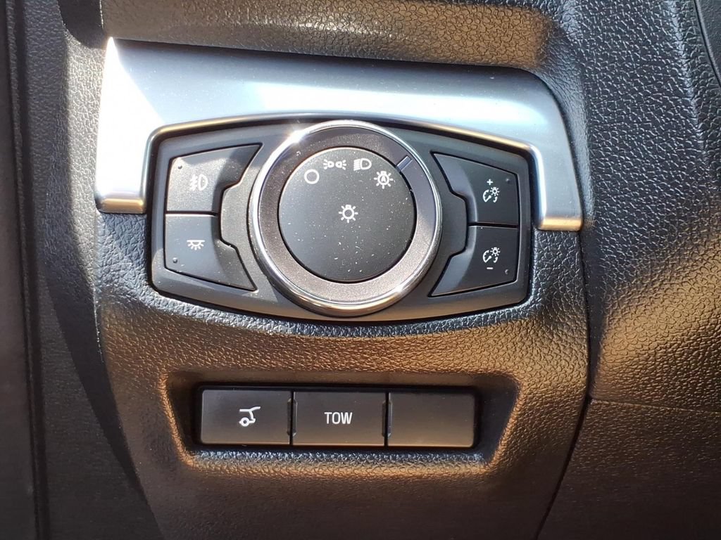 Certified 2019 Ford Explorer Limited w/ Limited Luxury Package AWD/4WD image 19