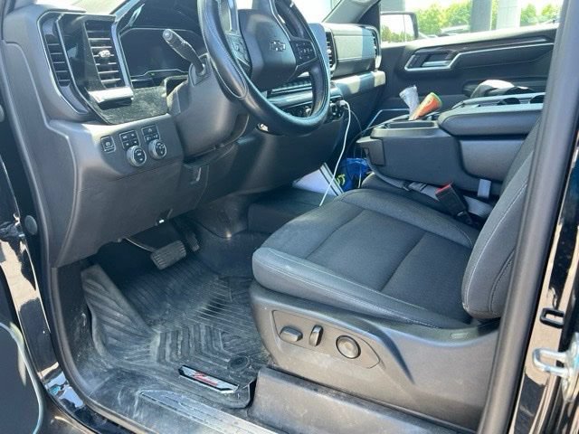 Used 2022 Chevrolet Silverado 1500 LT Trail Boss w/ LPO, Dark Essentials Package AWD/4WD image 9
