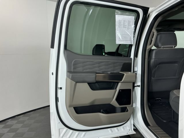 Certified 2025 Ford F450 Platinum w/ Platinum Plus Package AWD/4WD image 31