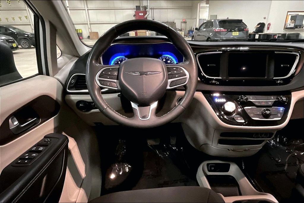 Used 2024 Chrysler Voyager LX image 5