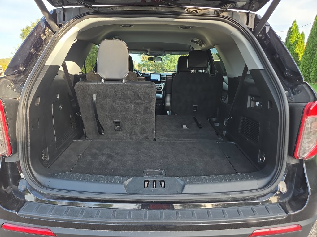 Certified 2023 Ford Explorer XLT w/ Equipment Group 202A AWD/4WD image 26