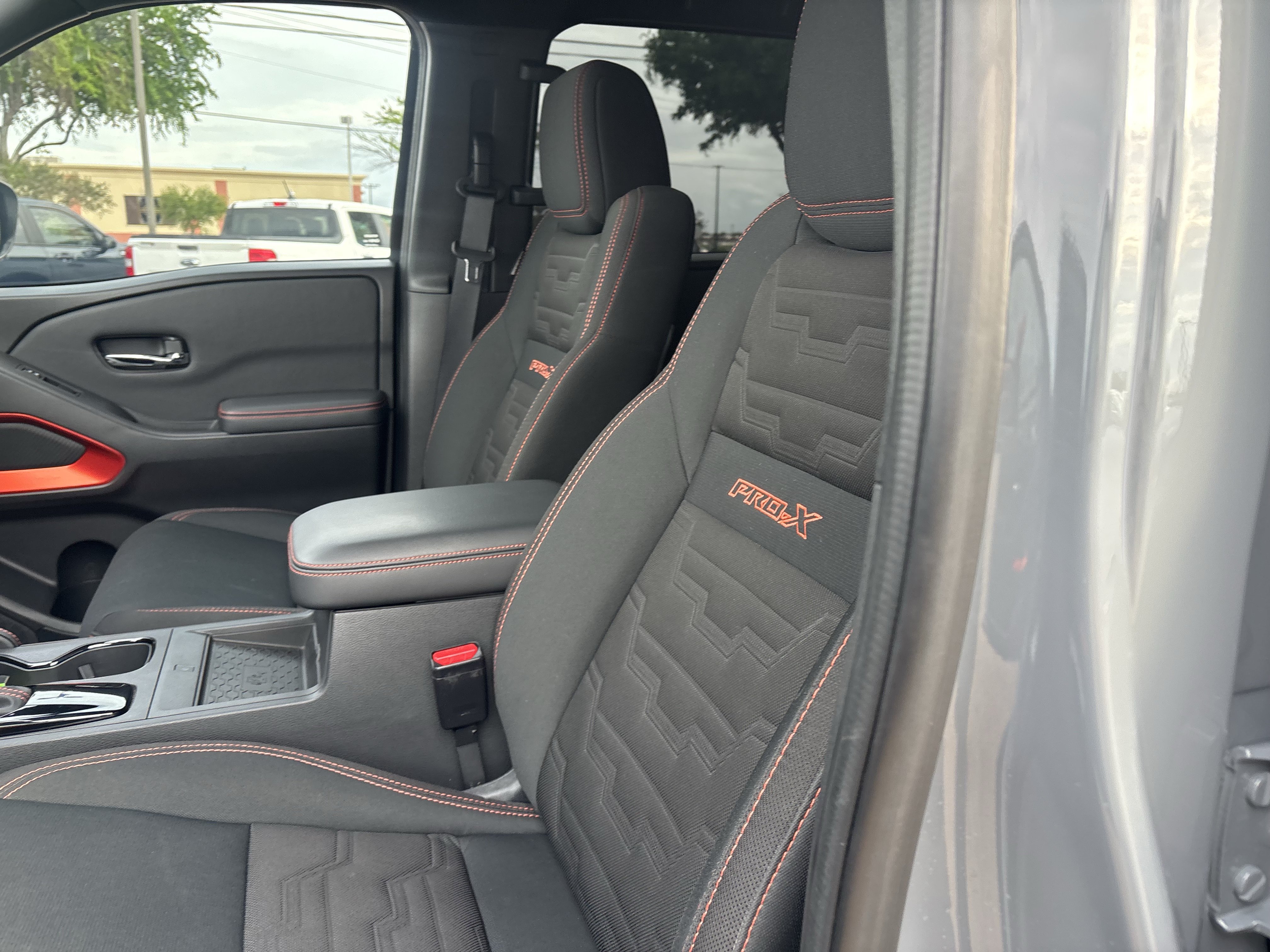 Used 2022 Nissan Frontier Pro-X RWD image 11