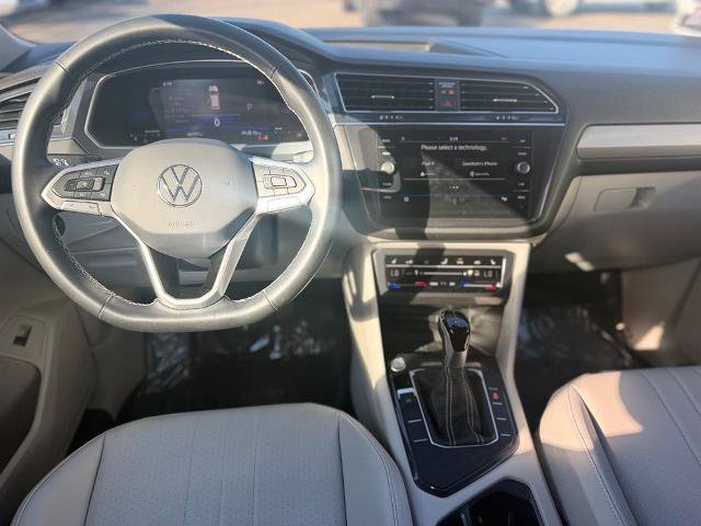 Used 2022 Volkswagen Tiguan SE FWD image 12