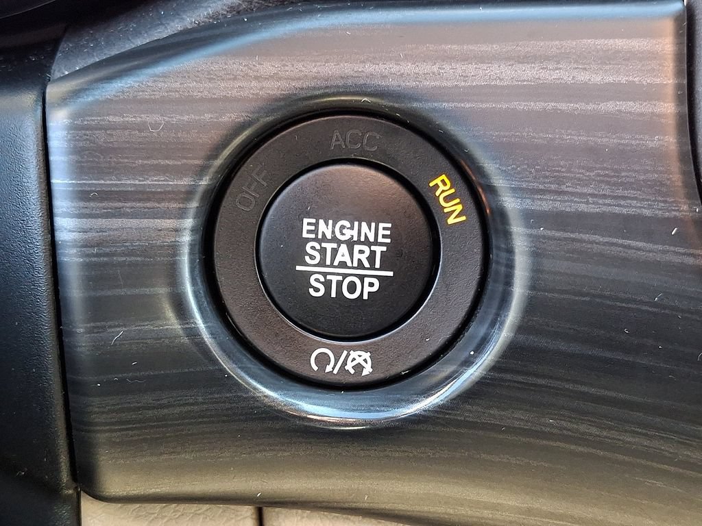 Used 2019 Jeep Grand Cherokee Laredo AWD/4WD image 22