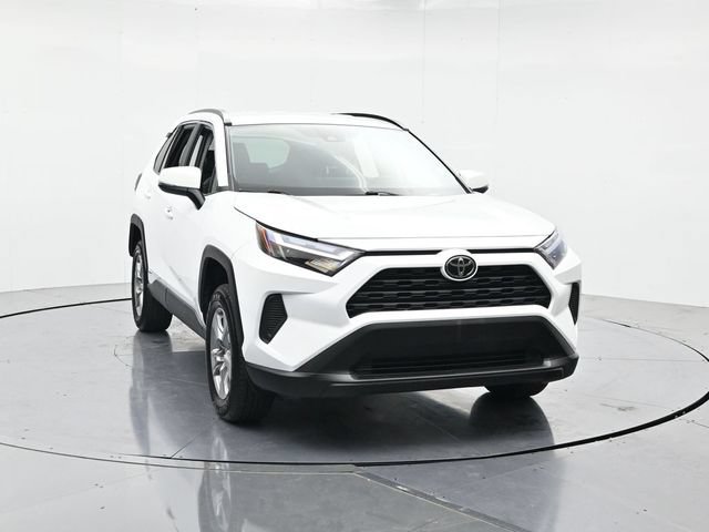 Used 2025 Toyota RAV4 XLE AWD/4WD image 4