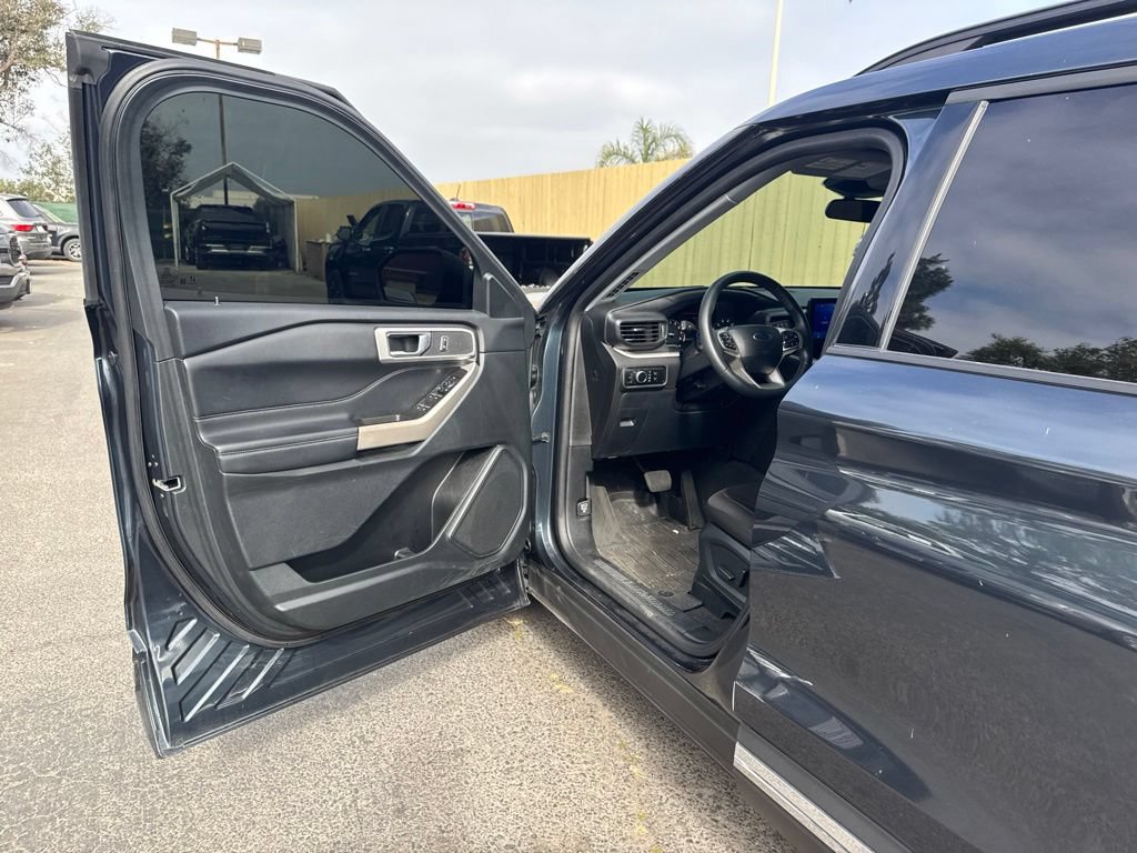Certified 2024 Ford Explorer XLT RWD image 6