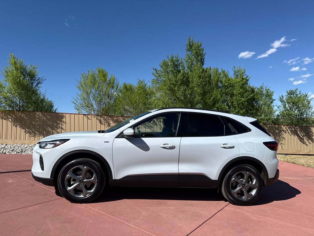 Certified 2025 Ford Escape ST-Line Select AWD/4WD image 5