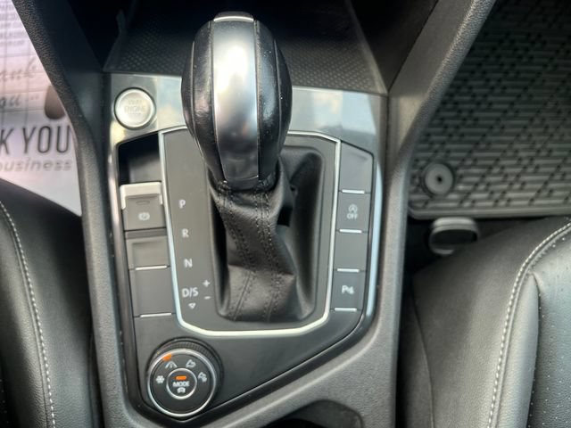 Used 2019 Volkswagen Tiguan SEL Premium R-Line AWD/4WD image 17