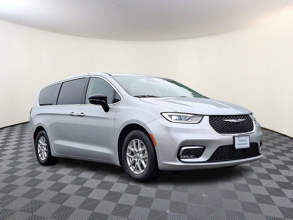 Used 2024 Chrysler Pacifica Touring-L FWD image 1